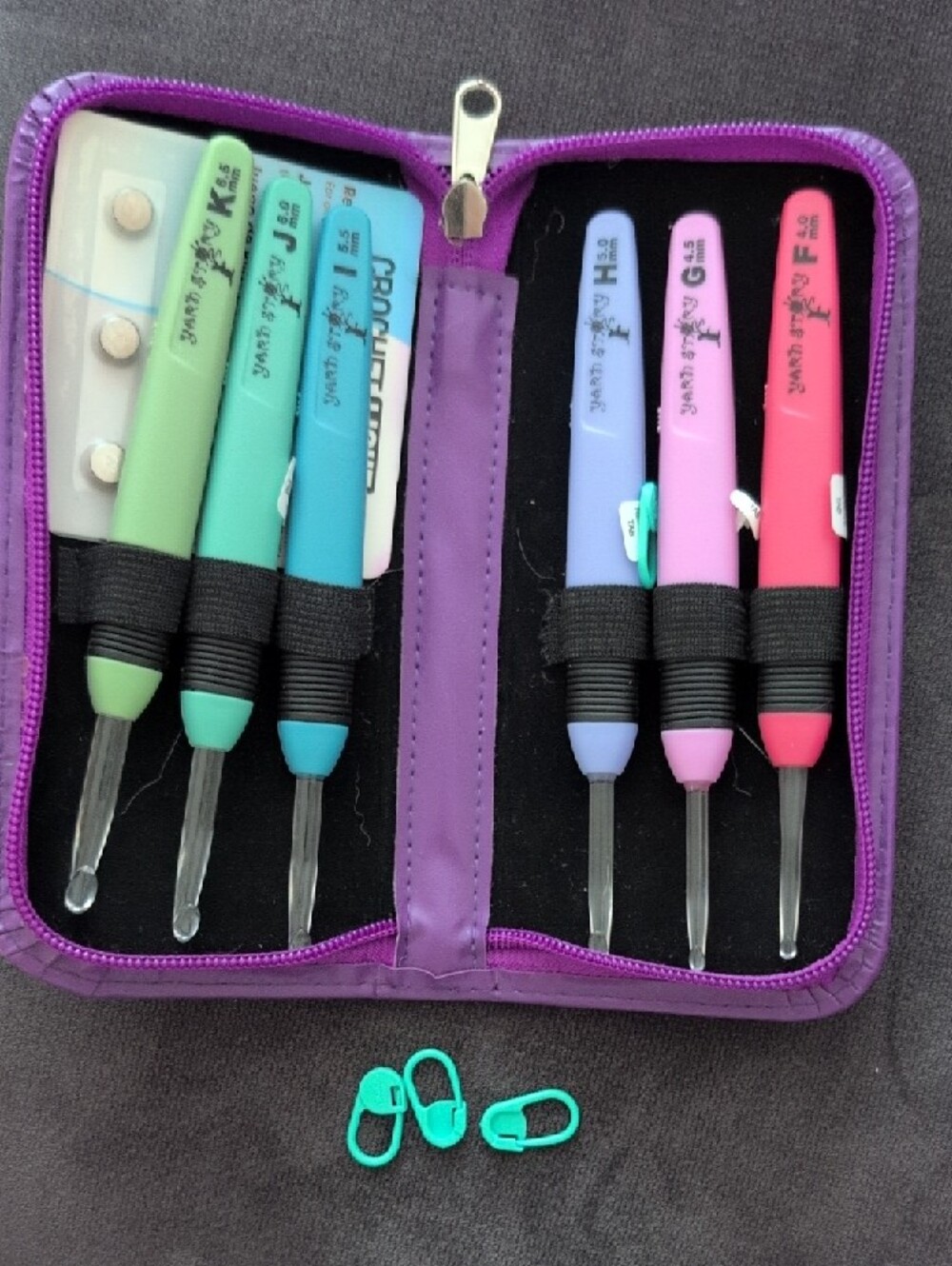 Yarn Story 6 Light Up Crochet Hooks With Zipper Case. Batteries Included